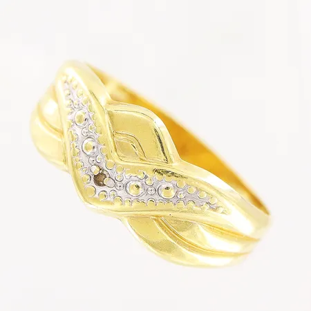 Ring, diamant ca 0,005ct, stl 16½, bredd 2,5-7,5mm, 18K Vikt: 2,2 g