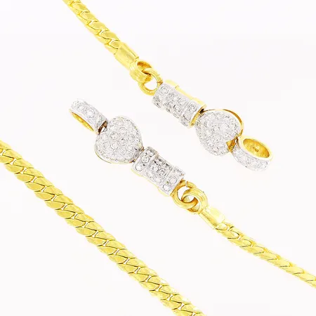 Kedja, 44cm, bredd 3,5mm, diamanter ca 72 x ca 0,01ct, lås saknas, kedja 23K, låsdelar med diamanter troligtvis lägre karat, brv: 36,3 gram Vikt: 36,3 g