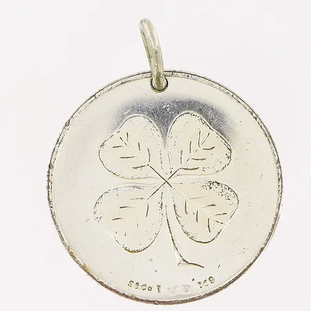 Hänge, text: Lycka jubileumsåret 1962, 27x22mm, silver 830/1000. Vikt: 5,2 g