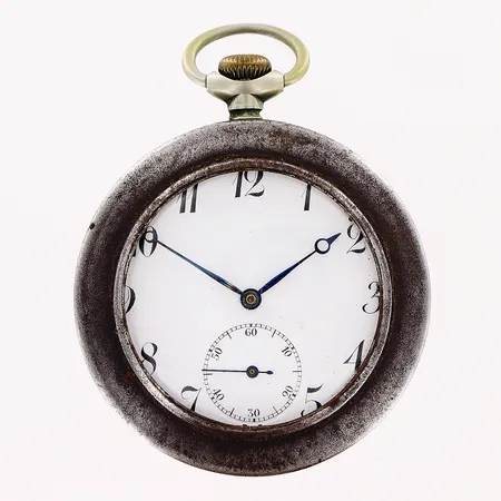 Fickur, metall, märkt urverk Cyma, manuell, Ø49mm, fungerar ej, smuts på urtavla, medföljande metallfodral saknar glas.