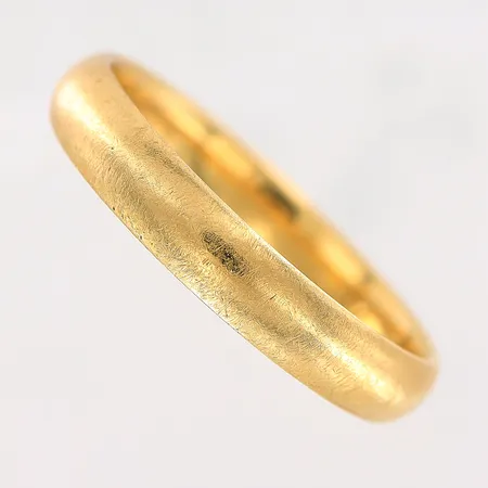 Ring, slät, stl 20¼, bredd 4mm, gravyr, repor, 18K Vikt: 5,2 g