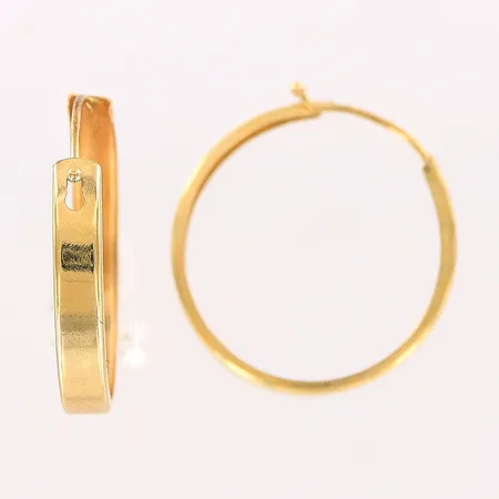 Ett par örhängen, ca 20mm, skeva, 18K Vikt: 1,2 g