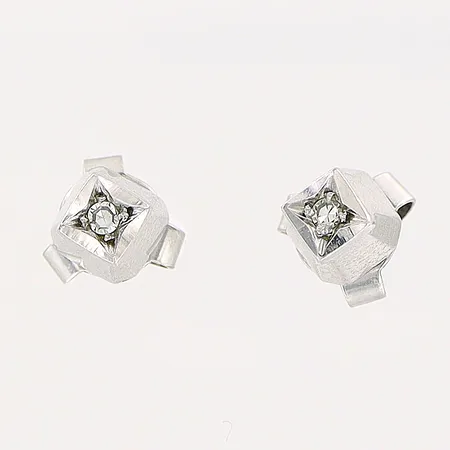 Ett par örhängen, diamanter 2 x ca 0,01ct, vitguld, 18K Vikt: 1,6 g