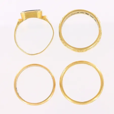 2 ringar släta, 1 ring mönstrad, 1 klackring med sten, gravyrer, defekter, 18K Vikt: 29,1 g