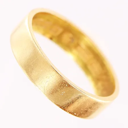 Ring, slät, stl 16½, bredd 5mm, gravyr, 18K Vikt: 3,4 g