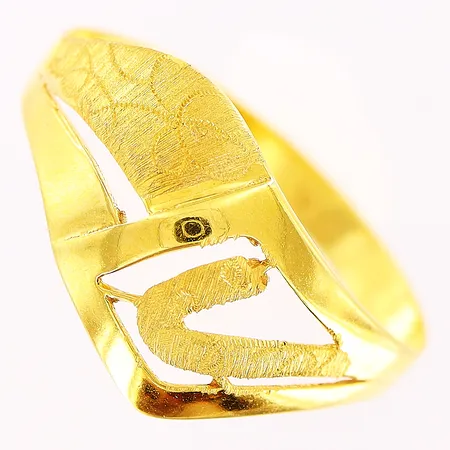 Ring, stl 18, bredd 2,5-9mm, 21K Vikt: 1,8 g