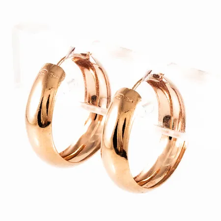 Örhängen creoler i 18K guld. Ø 17,5 mm. De är 4,5 mm breda och väger 1,0g. 