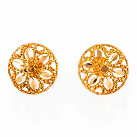 Örhängen i 21K guld med filigranarbete. De är 12,5 x 12,5 mm och väger 2,1g. 