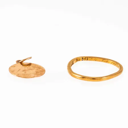 Diverse defekt/graverat guld. 0,7g i 18K & 1,8g i 23K. 