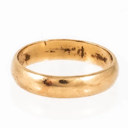 Slät ring i 14K guld. Den är 4 mm bred, är i storlek 16½ och väger 2,7g.