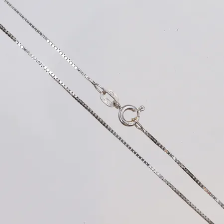 Halskedja, 42,5cm, bredd 1mm, vitguld, balestra, 18K  Vikt: 1,8 g
