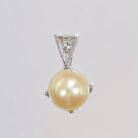 Hänge med odlad saltvattenpärla och diamant 1xca0,01ct, 10x6mm inklusive hängöglan, 18K  Vikt: 0,7 g