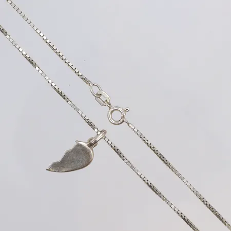 Halskedja med hänge, 34,5cm, bredd 1mm, silver 835-925/1000  Vikt: 3,8 g