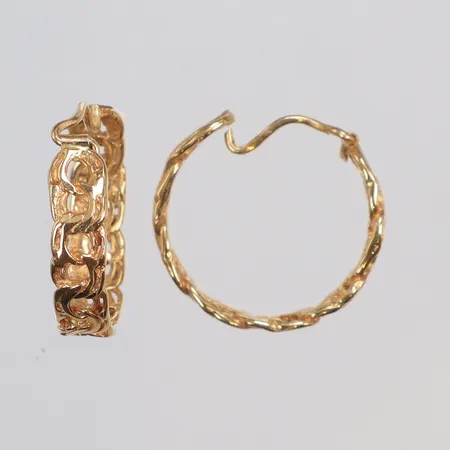 Ett par örhängen bismarck, höjd ca17mm, bredd 4mm, 18K Vikt: 3,4 g