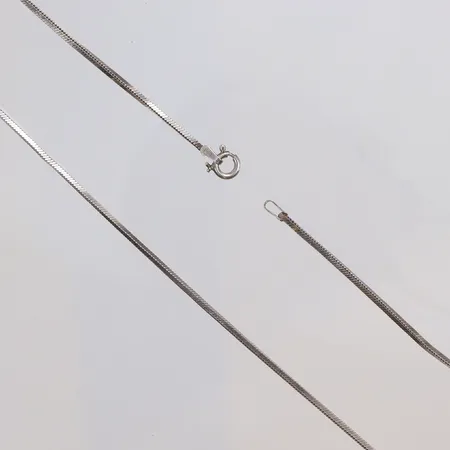 Kedja 42cm bredd 1mm, defekt i låset, silver 925/1000 Vikt: 6,5 g