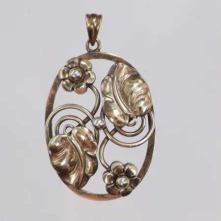 Hänge mönstrat med blommor 26x43mm GD&Co (G. Dahlgren & Co Ab) Malmö 1949, silver 830/1000 Vikt: 6,9 g