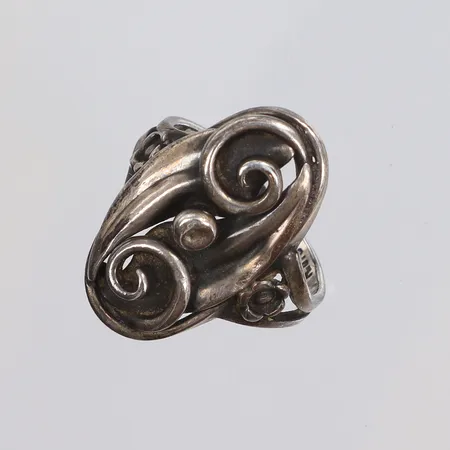 Ring mönstrad stl 16 bredd 2-22mm stämplad H.J, silver 830/1000 Vikt: 4 g