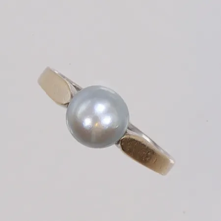  Ring i vitguld med odlad grå/blå pärla stl 16 bredd 2-6mm, Ceson 18K Vikt: 2 g