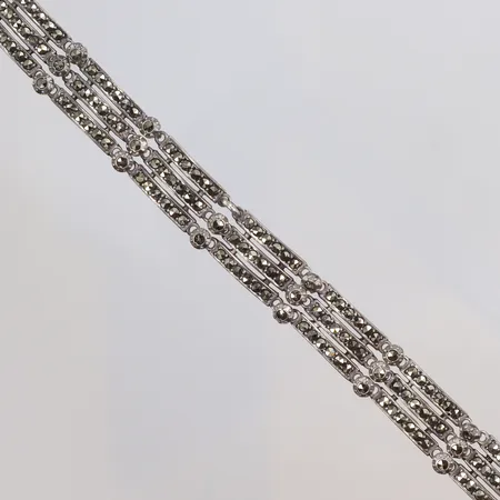 Armband med markasiter (några saknas) 19cm bredd 10mm, stämplad TH, 830/1000 Vikt: 27,5 g