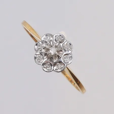 Ring med diamanter 9xca0,01ct stl 18 bredd 1-7mm BCK (Bruno Curmark) Stockholm, 18K Vikt: 2,1 g