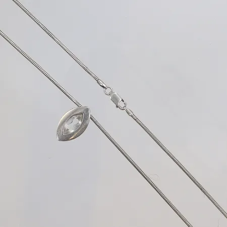 Halskedja med hänge med bergkristall, 45cm, bredd 2mm, hänget 19x11mm, Karl Laine, silver 925/1000 Vikt: 9 g