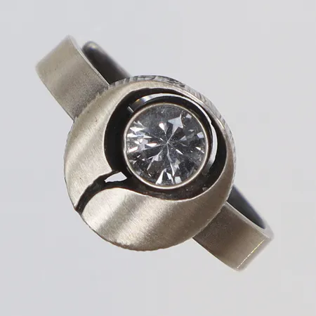 Ring med bergkristall, stl 17, justerbar skena, bredd 4-6mm, Karl Laine, silver 925/1000 Vikt: 3 g