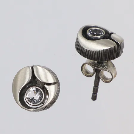 Ett par örhängen med bergskristaller, 9x9mm, Karl Laine, silver 925/1000 Vikt: 2 g