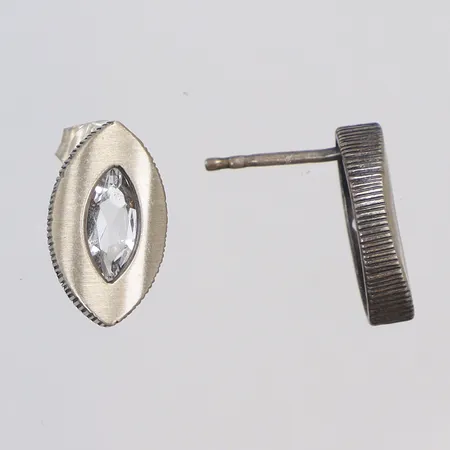 Ett par örhängen med bergskristaller, 13x8mm,  Karl Laine, saknar en snurreebuss, silver 925/1000 Vikt: 2 g