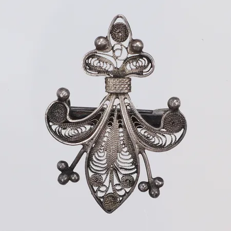 Brosch Fransk Lilja i filigranteknik, 25x35mm, silver 800/1000 Vikt: 3,2 g