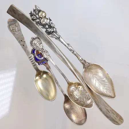 Diverse silverbestick, delvis emalj silver 925/1000 Vikt: 121,4 g