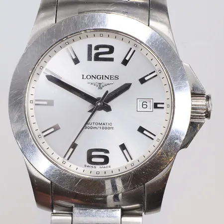 Herrur Longines Conquest Ø42mm ref nr L3.658.4 snr 33986543 automat, datum, stållänk (med extra länkbitar) repor på länk samt repa i glaset, med box, ytterkartog, manual och cert (Magnusson Göteborg, ej daterat) ca 2010-tal  