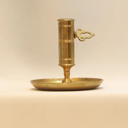 Kontorsljusstake Skultuna nr 68, V10, höjd ca 11cm, repor, mässing 