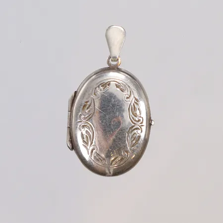 Medaljong 16x28mm (inklusive hängöglan),  mönstrat silver 925/1000 Vikt: 1,9 g