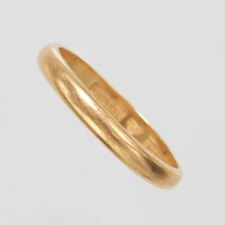 Ring, slät, Ø20¼, bredd: 3,1mm, svenska stämplar, ograverad, liten spricka, 18K Vikt: 3,7 g