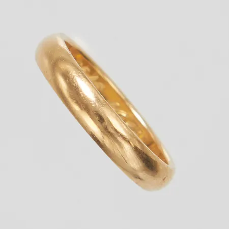 Ring, slät, Ø14¼, bredd: 3mm, svenska stämplar, personlig gravyr, 18K Vikt: 2,4 g