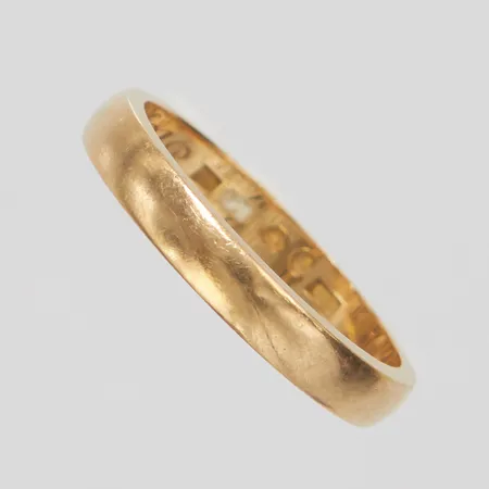 Ring, slät, modell Memory, Ø18, bredd: 3,3mm, Hovjuvelerare W A Bolin, personlig gravyr, 18K Vikt: 4,1 g