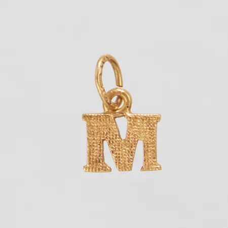 Hänge, bokstav M, 10x6,2mm, 18K Vikt: 0,3 g