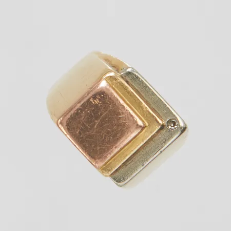 Klackring, trefärgad, Ø19¾, bredd: 6-15,5mm, vit sten, skev, repig, 14K Vikt: 11,6 g
