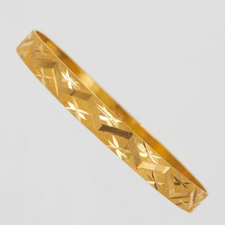 Armring med mönsterdekor, Ø64-65,4mm, bredd: 7,1mm, skev, 21K Vikt: 14,1 g
