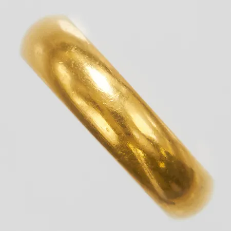 Ring, slät, Ø16, bredd: 4,5mm, personlig gravyr, svenska stämplar, 23K Vikt: 5,3 g