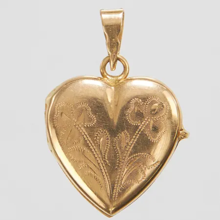 Medaljong, hjärta med mönsterdekor, 31,5x21,7mm, skadat plastinlägg, 18K Vikt: 5,6 g