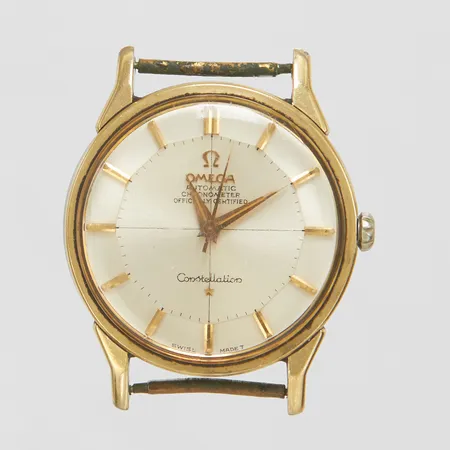 Herrur Omega Constellation guld på stål, "Pie Pan", Cal 551, verknr: 20650759, boettnr 167.005, servicebehov, repigt glas samt skadad krona, går ej att dra upp, saknar läderband, inga tillbehör.  