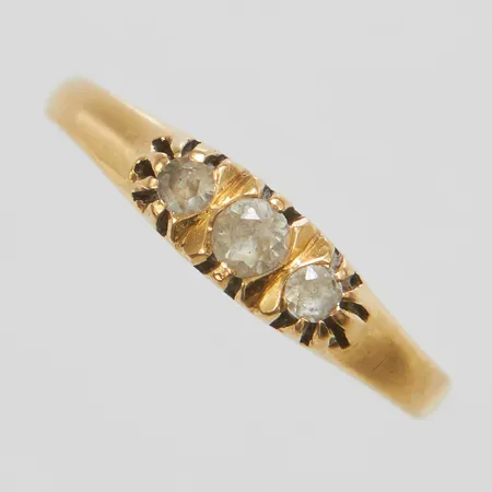 Ring med vita stenar, Ø18+, bredd: 1,9-4,1mm, 18K Vikt: 2,3 g