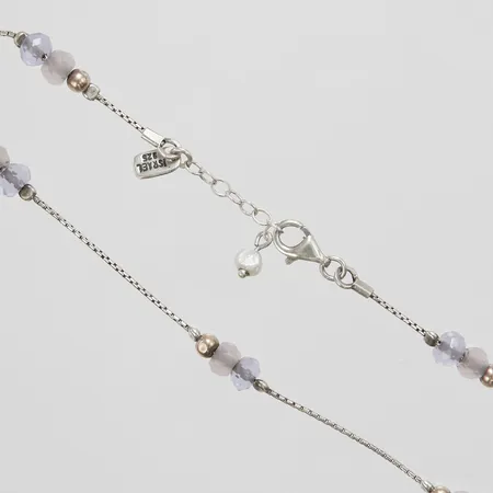 Vristlänk i silver med lila samt rosa stenar, längd: 26-28cm, bredd: 1mm-5,5mm, 925/1000 Vikt: 5,6 g