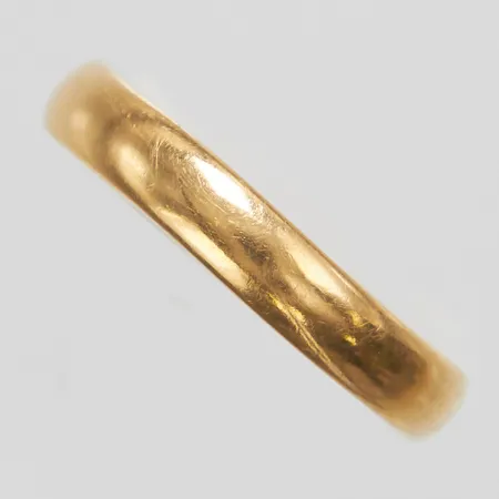 Ring, slät, ograverad, Ø18, bredd: 3,4mm, svenska stämplar, något repig, 18K Vikt: 2,4 g