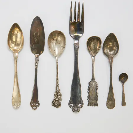 Diverse silverbestick, udda, bucklor, missfärgningar, 830/1000 Vikt: 103,5 g