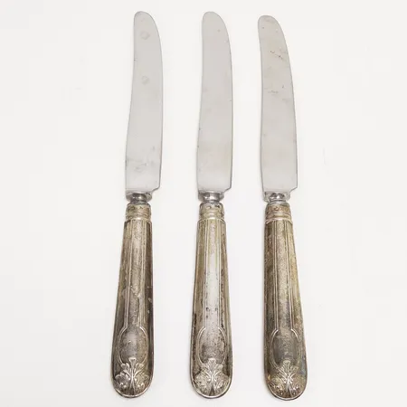 3 Bordsknivar med blad i rostfritt stål, personlig gravyr, bruttovikt 161,5g Vikt: 161,5 g