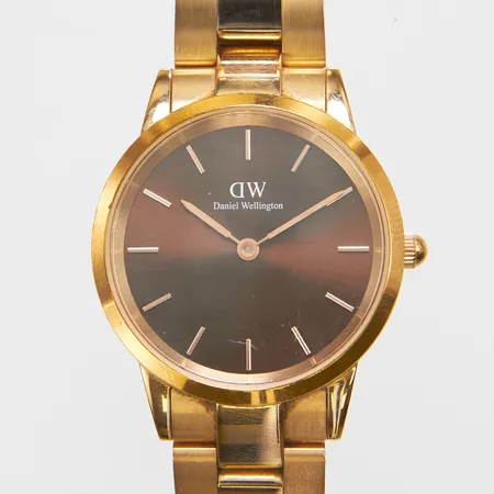 Damur, Daniel Wellington, Petite Collection, Ø32mm, gulddoublé på rostfritt stål, quartz, repor på glas samt boett, länk i gulddoublé på rostfritt stål, extra bandstift, verktyg, manual, box samt ytterkartong medföljer