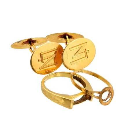 Diverse smycken, 18K guld, defekter, monogram Vikt: 10,3 g