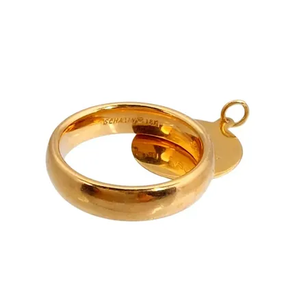 Hänge och ring, 18K guld, gravyrer Vikt: 13,7 g